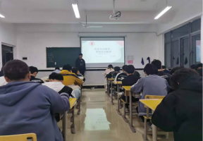 经管学院开展“弘扬劳模精神、劳动精神😈、工匠精神”主题班会